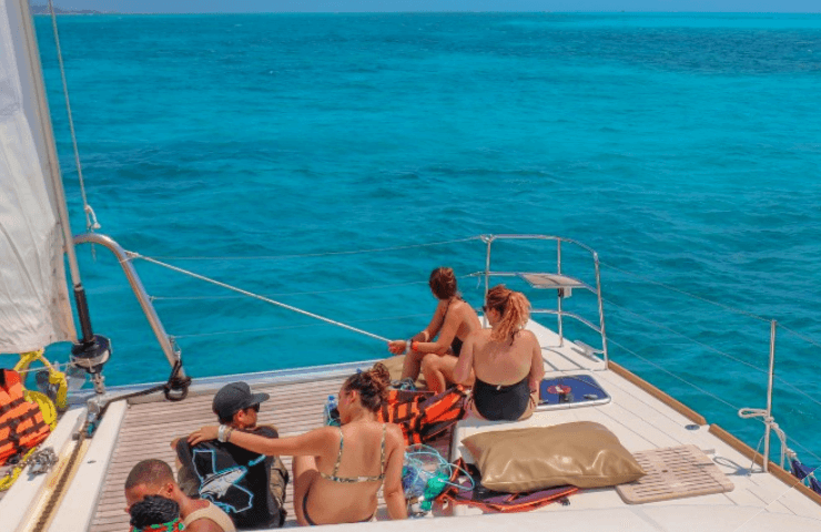 Catamaran Regular Isla Mujeres